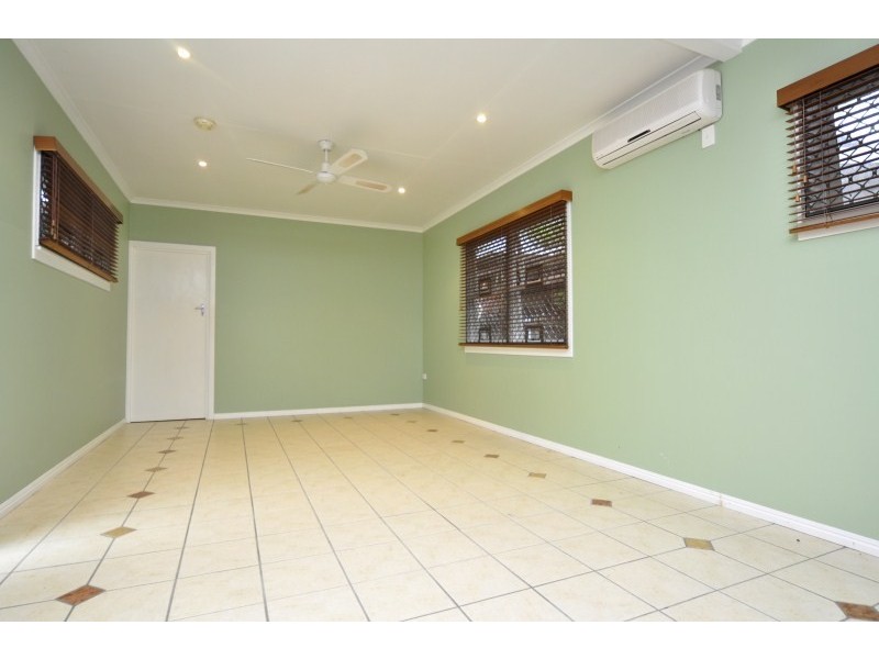 33 Ashbourne Terrace, Biggera Waters QLD 4216