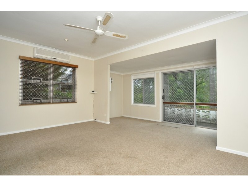 33 Ashbourne Terrace, Biggera Waters QLD 4216
