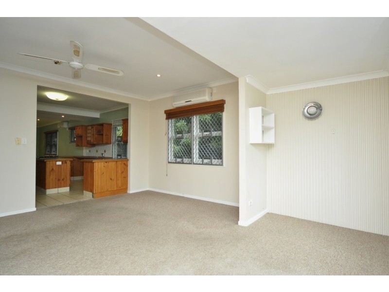 33 Ashbourne Terrace, Biggera Waters QLD 4216