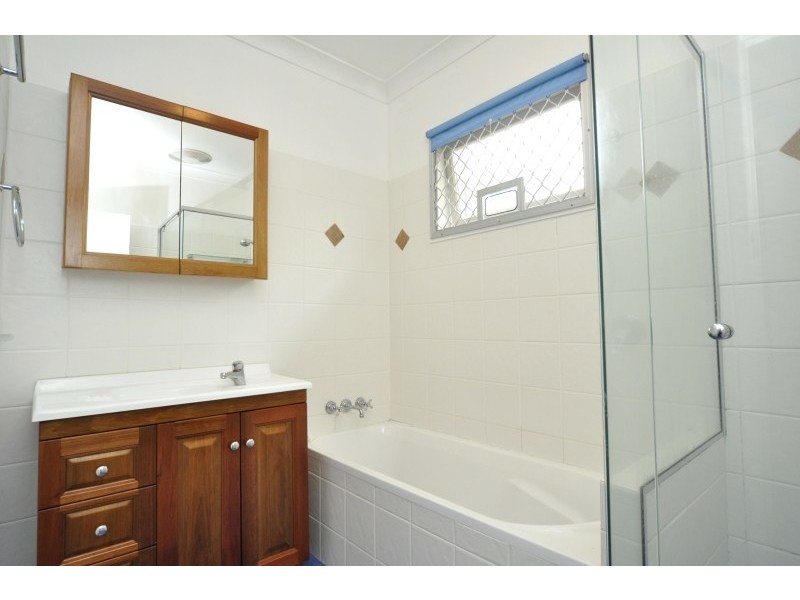 33 Ashbourne Terrace, Biggera Waters QLD 4216