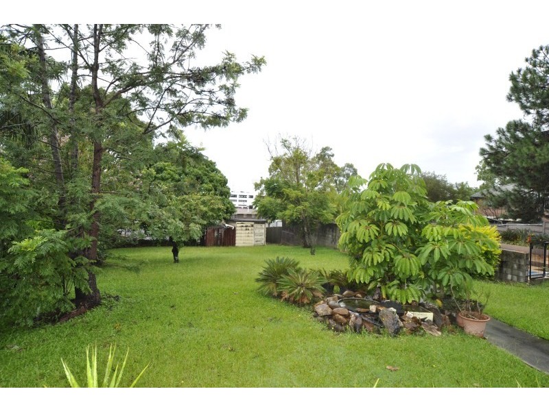 33 Ashbourne Terrace, Biggera Waters QLD 4216