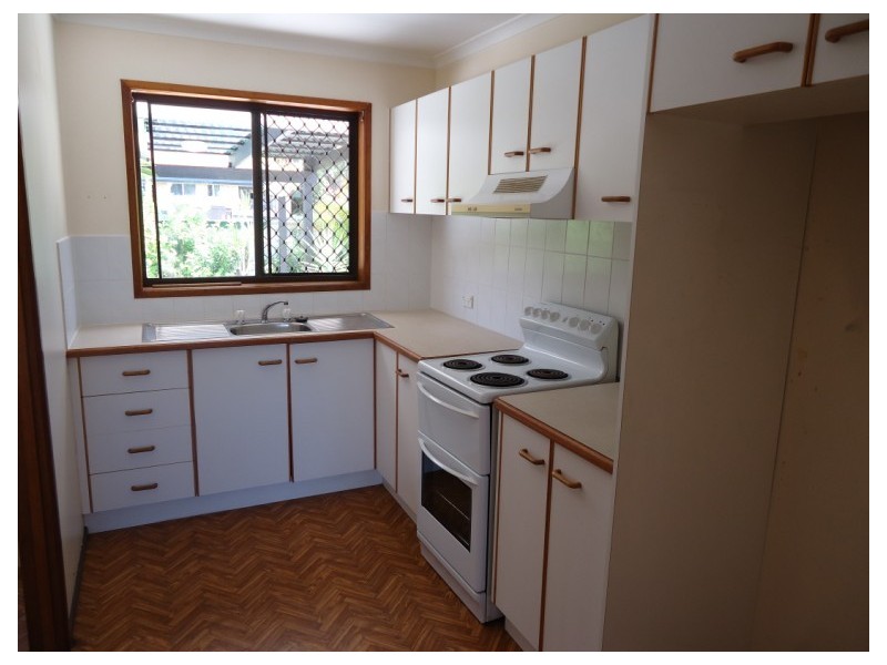 2/43 Fisher Avenue, Southport QLD 4215