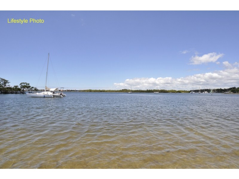 90 Boykambil Esplanade North, Hope Island QLD 4212