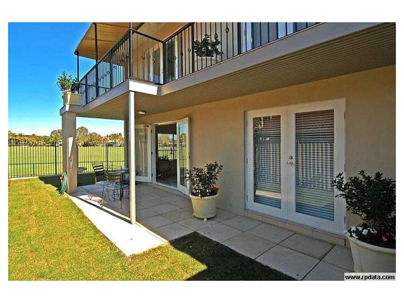 2/28 Bruce Avenue, Paradise Point QLD 4216