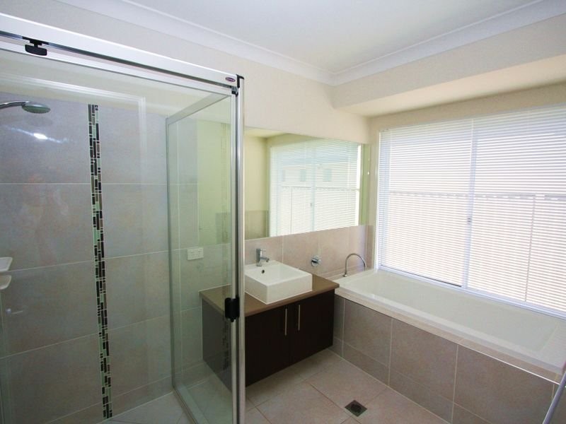 24 Iridium Drive, Hope Island QLD 4212