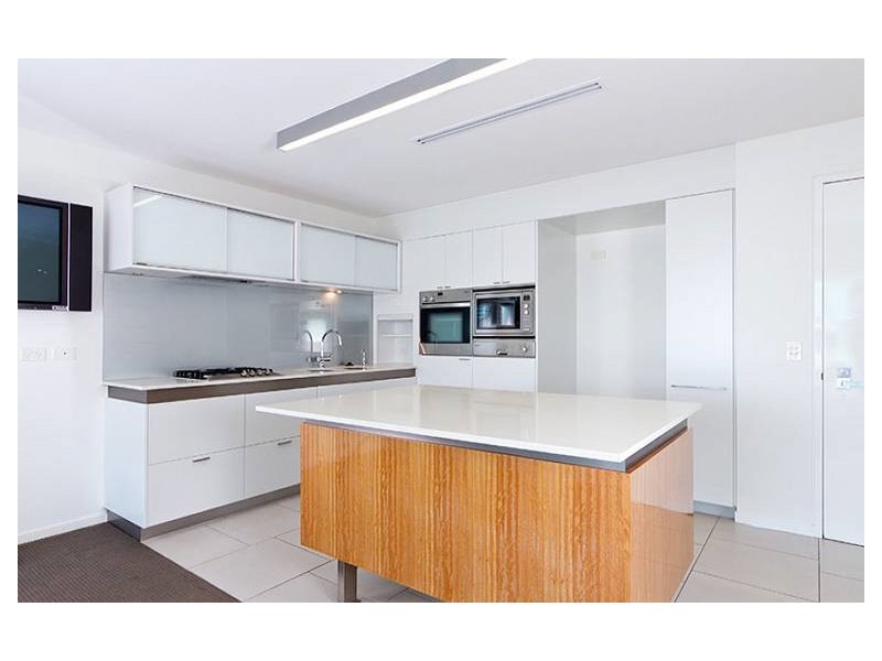6502 Ephraim Island, Paradise Point QLD 4216