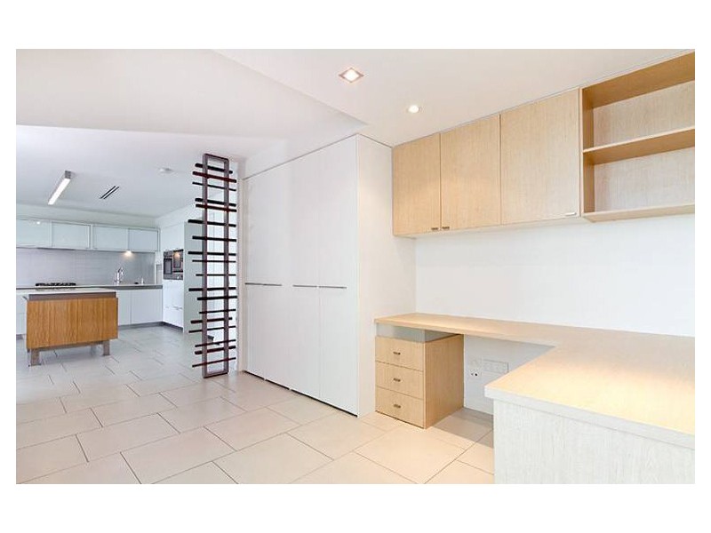 6502 Ephraim Island, Paradise Point QLD 4216