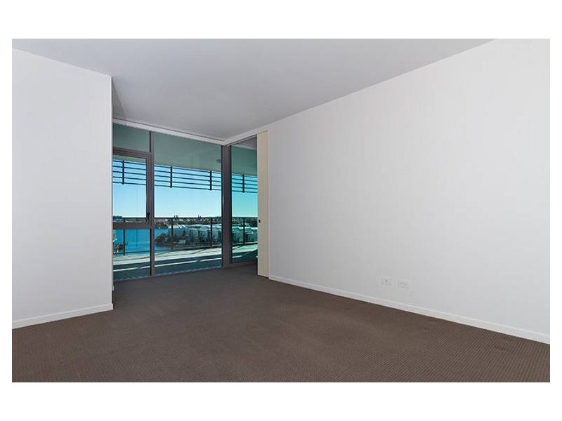 6502 Ephraim Island, Paradise Point QLD 4216