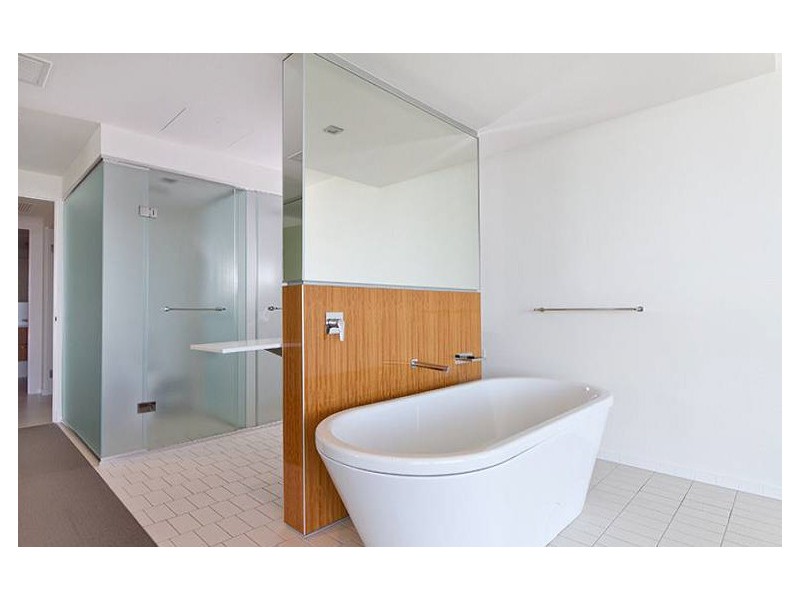 6502 Ephraim Island, Paradise Point QLD 4216