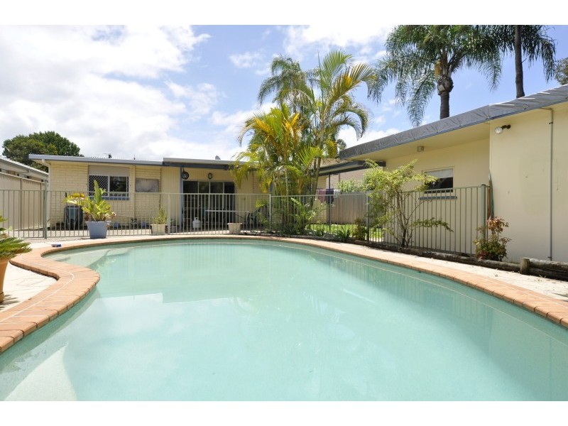 19 Annerley Avenue, Runaway Bay QLD 4216