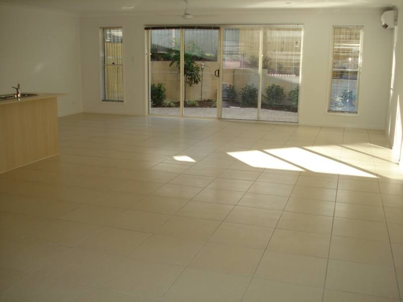 3/49 Usher Avenue, Labrador QLD 4215