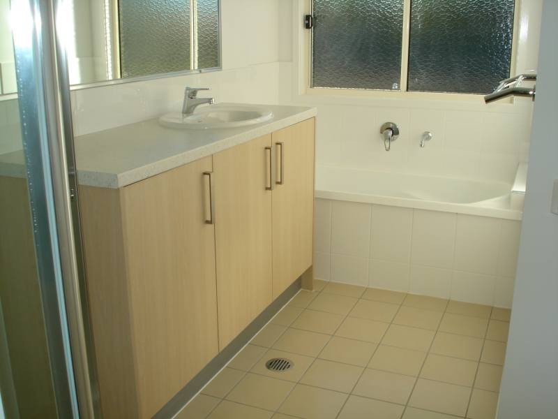 3/49 Usher Avenue, Labrador QLD 4215