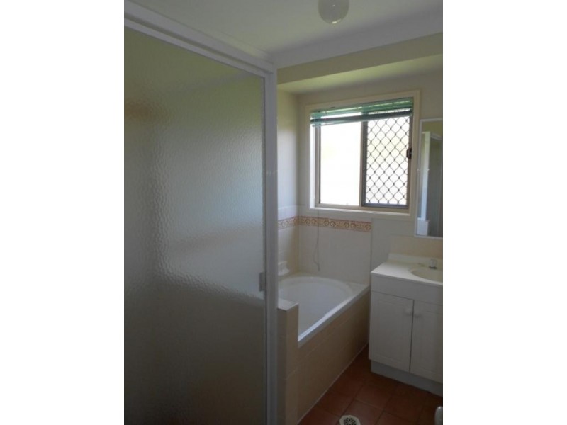 4 Pinemount Crescent, Gaven QLD 4211