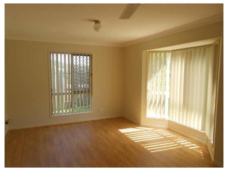 4 Pinemount Crescent, Gaven QLD 4211