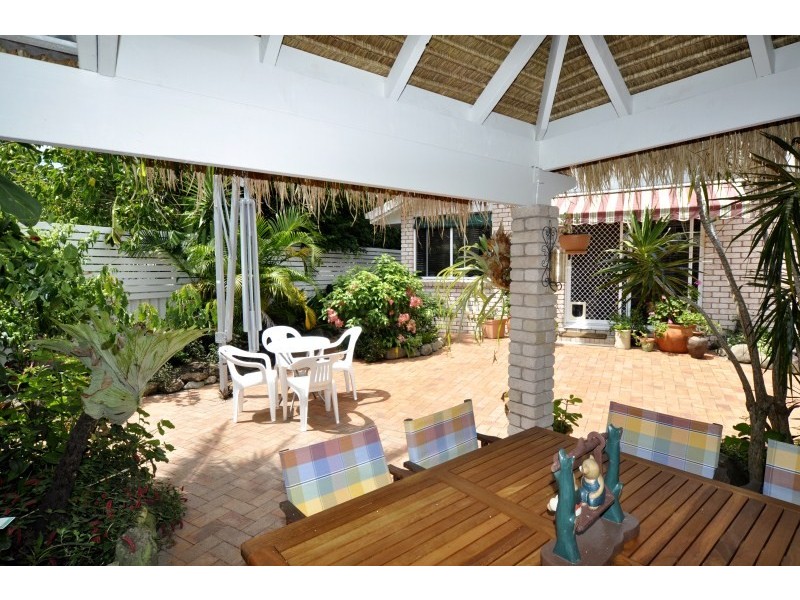 2/33 Nankeen Avenue, Paradise Point QLD 4216