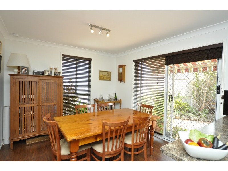 2/33 Nankeen Avenue, Paradise Point QLD 4216