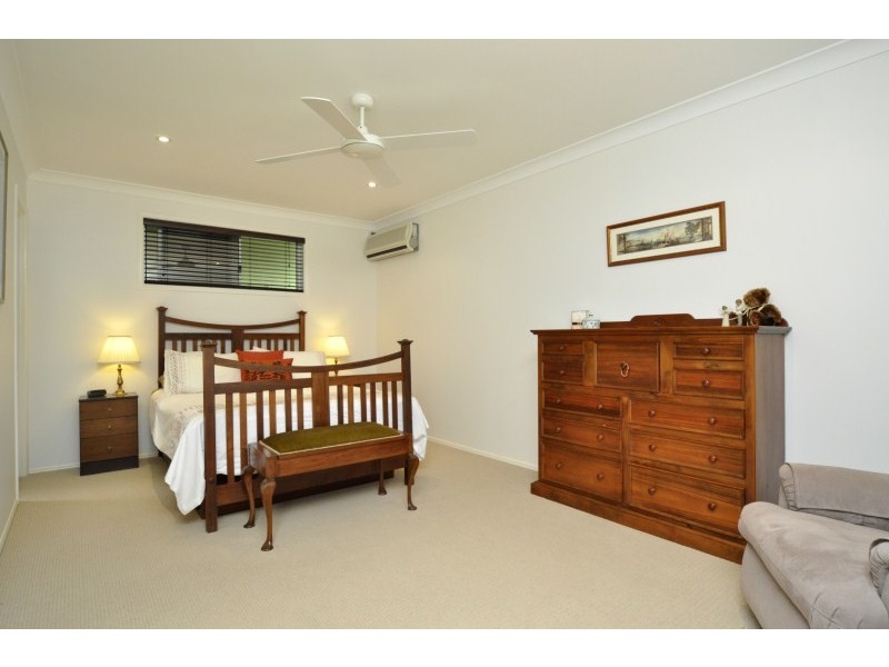 2/33 Nankeen Avenue, Paradise Point QLD 4216