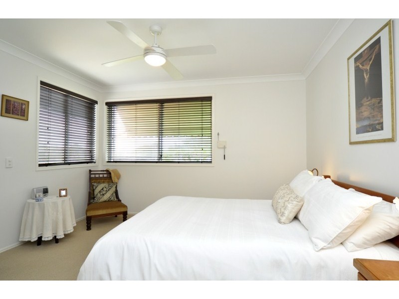 2/33 Nankeen Avenue, Paradise Point QLD 4216