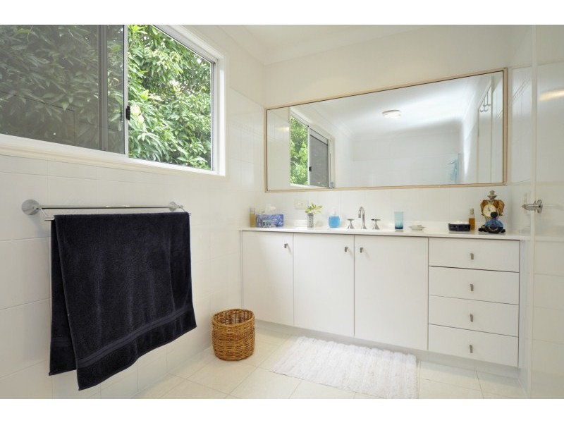 2/33 Nankeen Avenue, Paradise Point QLD 4216