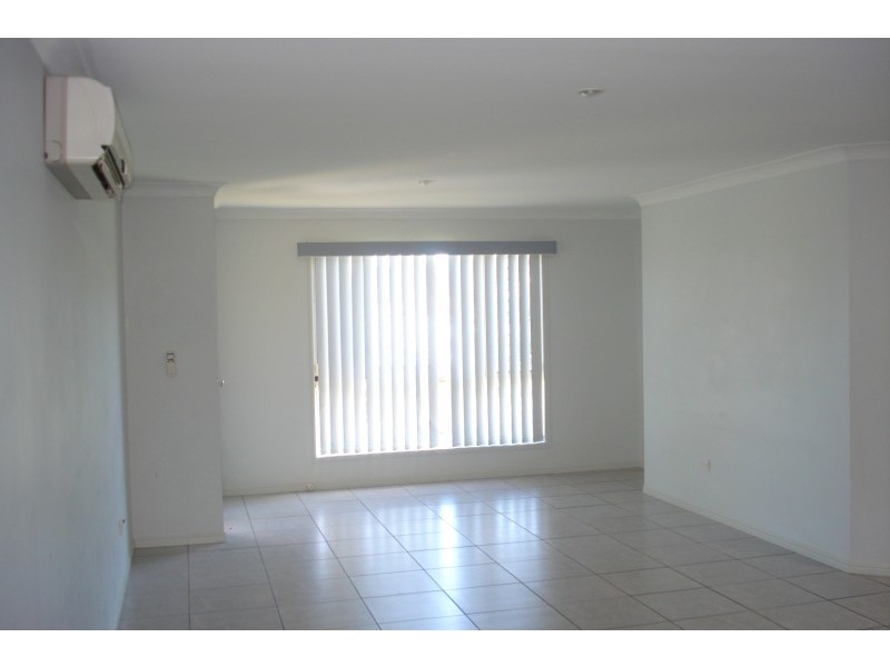 2/13 Carolyn Street, Upper Coomera QLD 4209