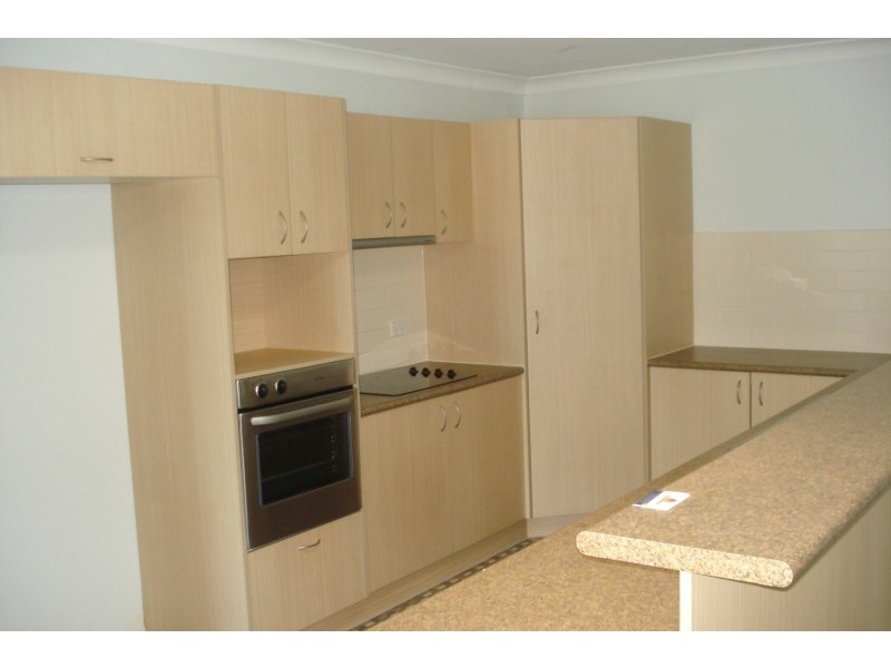 2/13 Carolyn Street, Upper Coomera QLD 4209