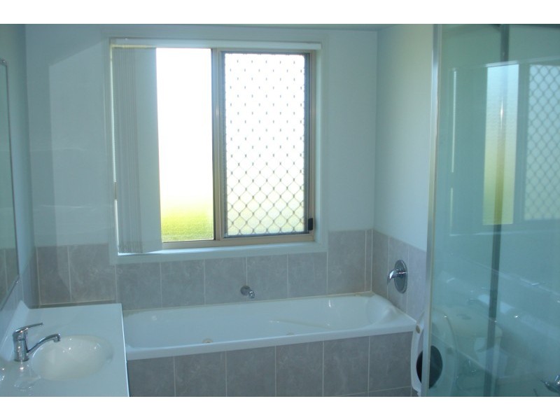 2/13 Carolyn Street, Upper Coomera QLD 4209