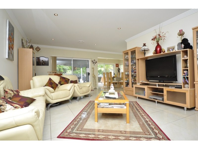 2/62 Compass Drive, Biggera Waters QLD 4216