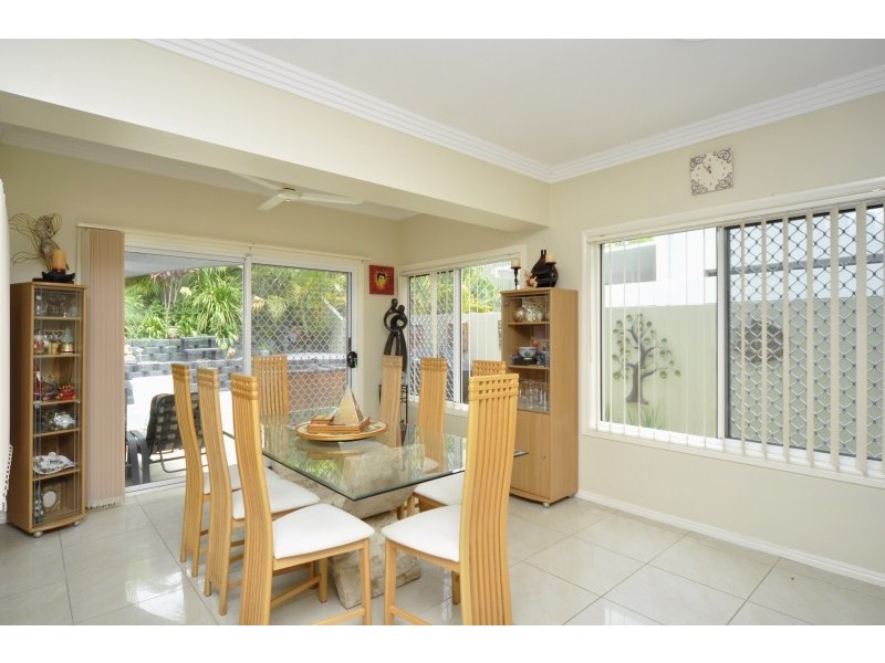 2/62 Compass Drive, Biggera Waters QLD 4216