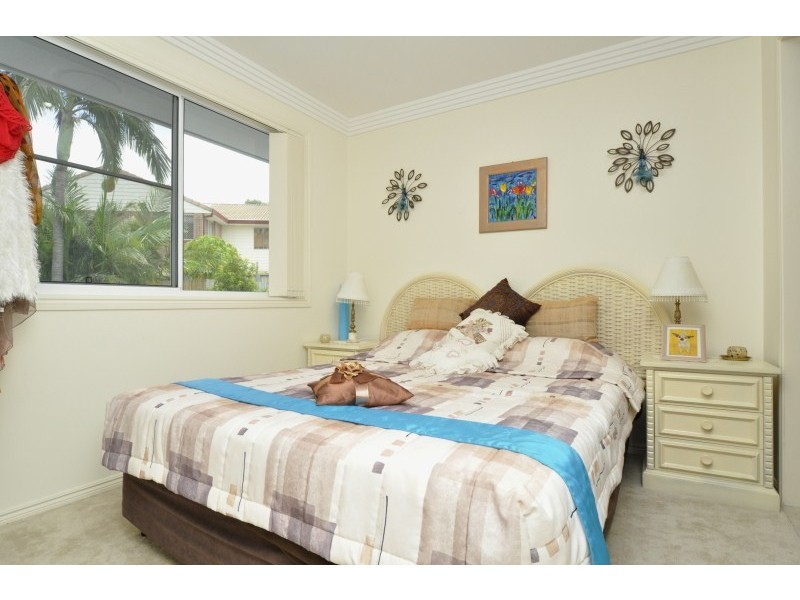 2/62 Compass Drive, Biggera Waters QLD 4216