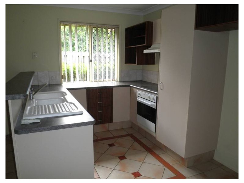 2/119 Greenacre Drive, Parkwood QLD 4214