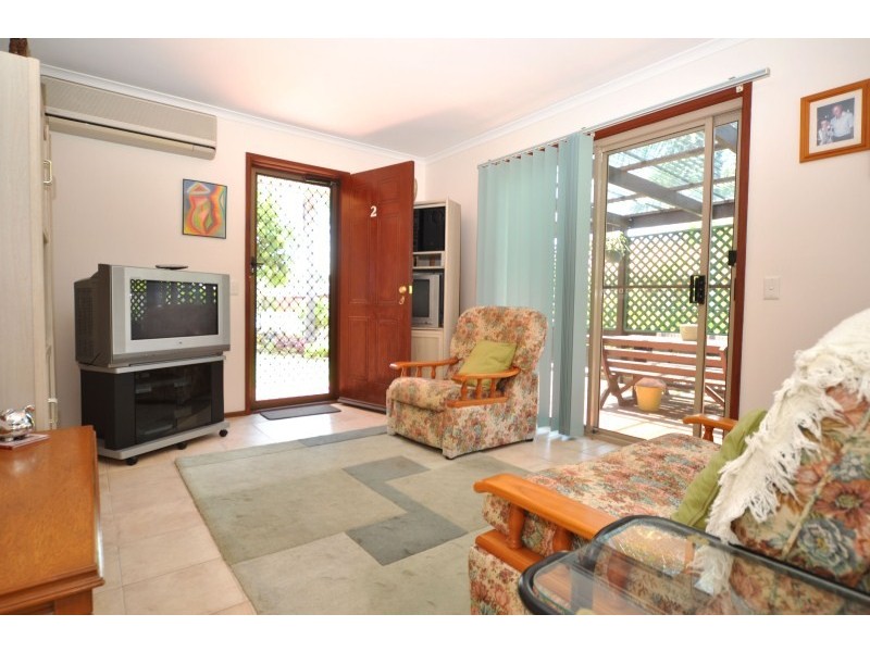 2/26 Kangaroo Aveue, Coombabah QLD 4216