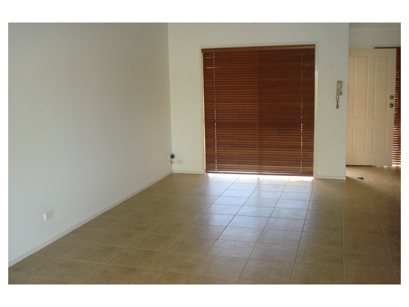 4/212 Central Street, Labrador QLD 4215