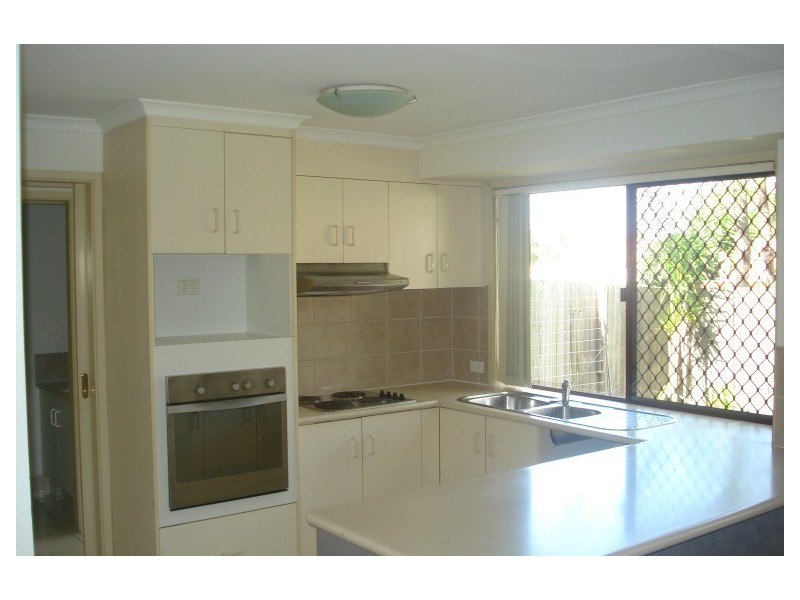 4/212 Central Street, Labrador QLD 4215