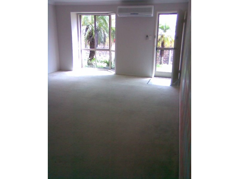 2/10 Freeman Street, Labrador QLD 4215