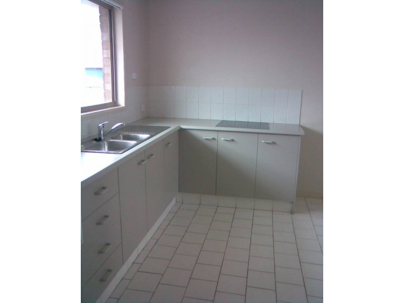 2/10 Freeman Street, Labrador QLD 4215