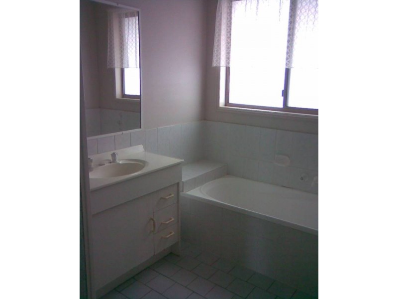 2/10 Freeman Street, Labrador QLD 4215