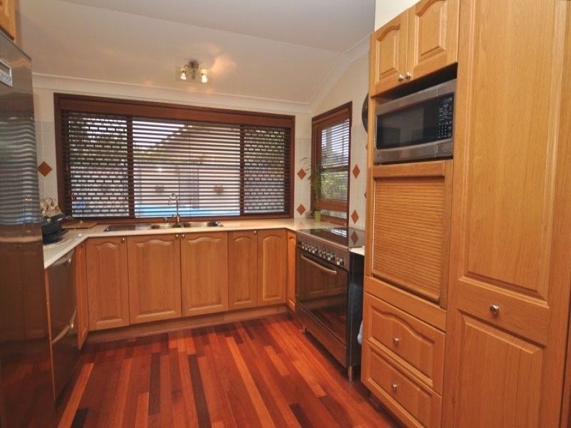37 Sunbird Avenue, Paradise Point QLD 4216