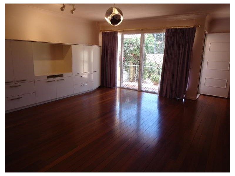 1/18  Proud Street, Labrador QLD 4215