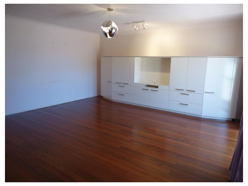 1/18  Proud Street, Labrador QLD 4215