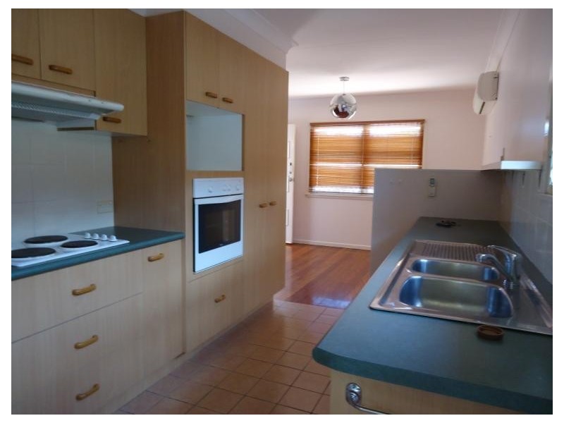 1/18  Proud Street, Labrador QLD 4215