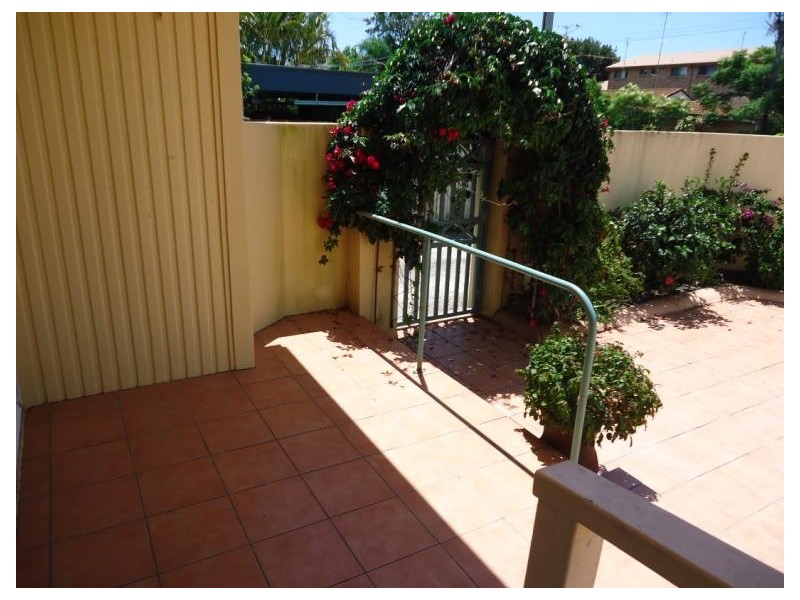 1/18  Proud Street, Labrador QLD 4215