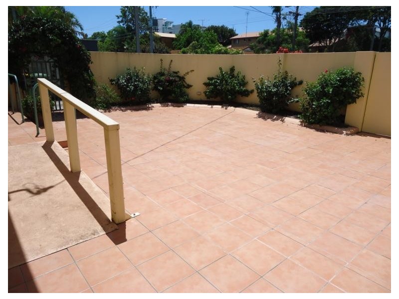 1/18  Proud Street, Labrador QLD 4215