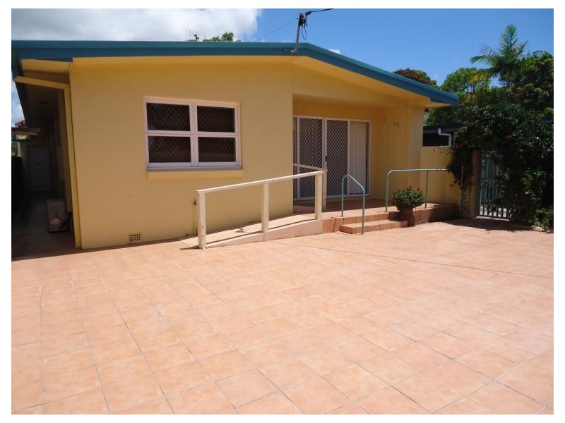 1/18  Proud Street, Labrador QLD 4215