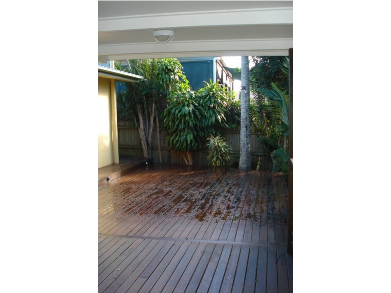 7 Kerr Avenue, Southport QLD 4215