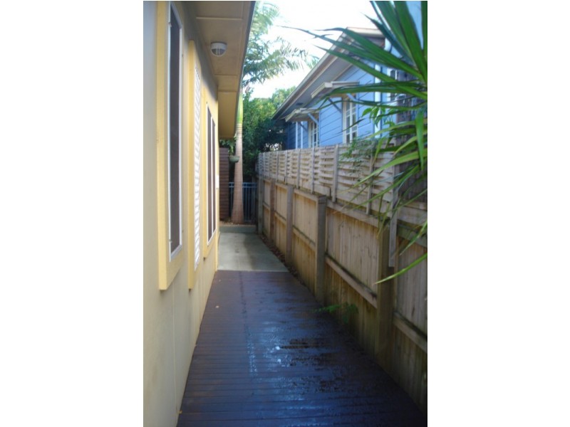 7 Kerr Avenue, Southport QLD 4215