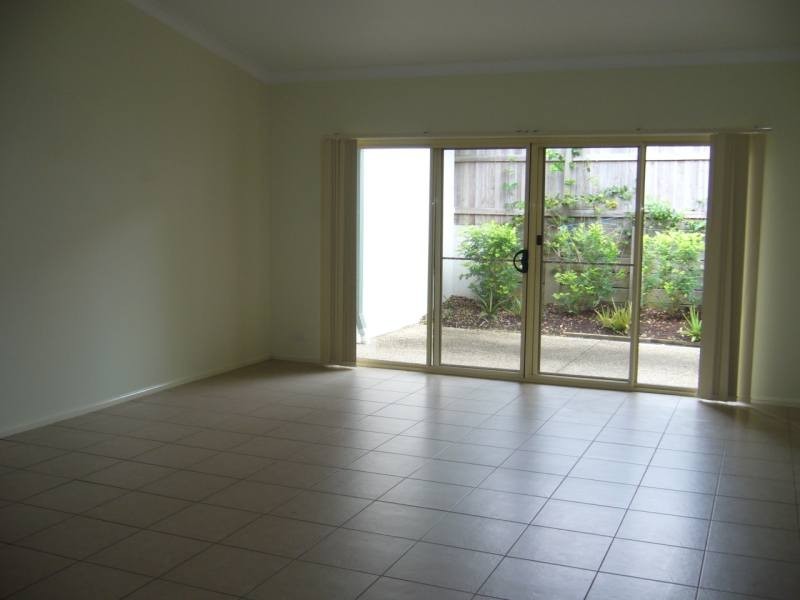 2/60 Freestone Drive, Upper Coomera QLD 4209