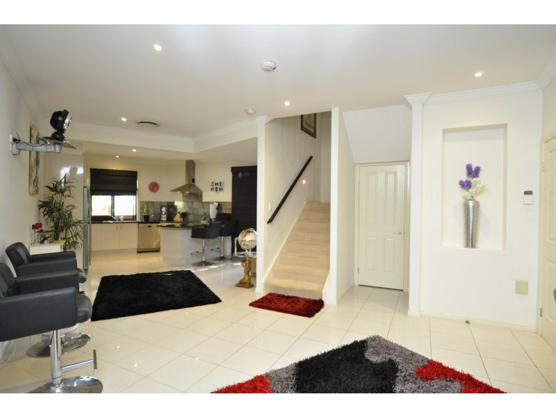 2/4 Cawthray Street, Biggera Waters QLD 4216