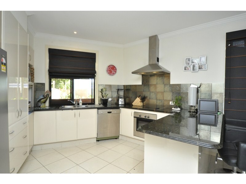 2/4 Cawthray Street, Biggera Waters QLD 4216