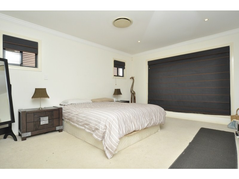 2/4 Cawthray Street, Biggera Waters QLD 4216