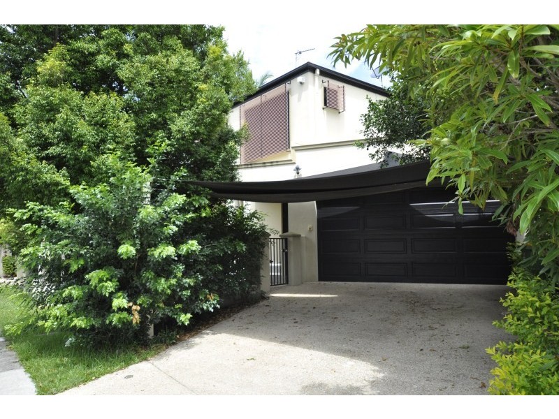 2/4 Cawthray Street, Biggera Waters QLD 4216